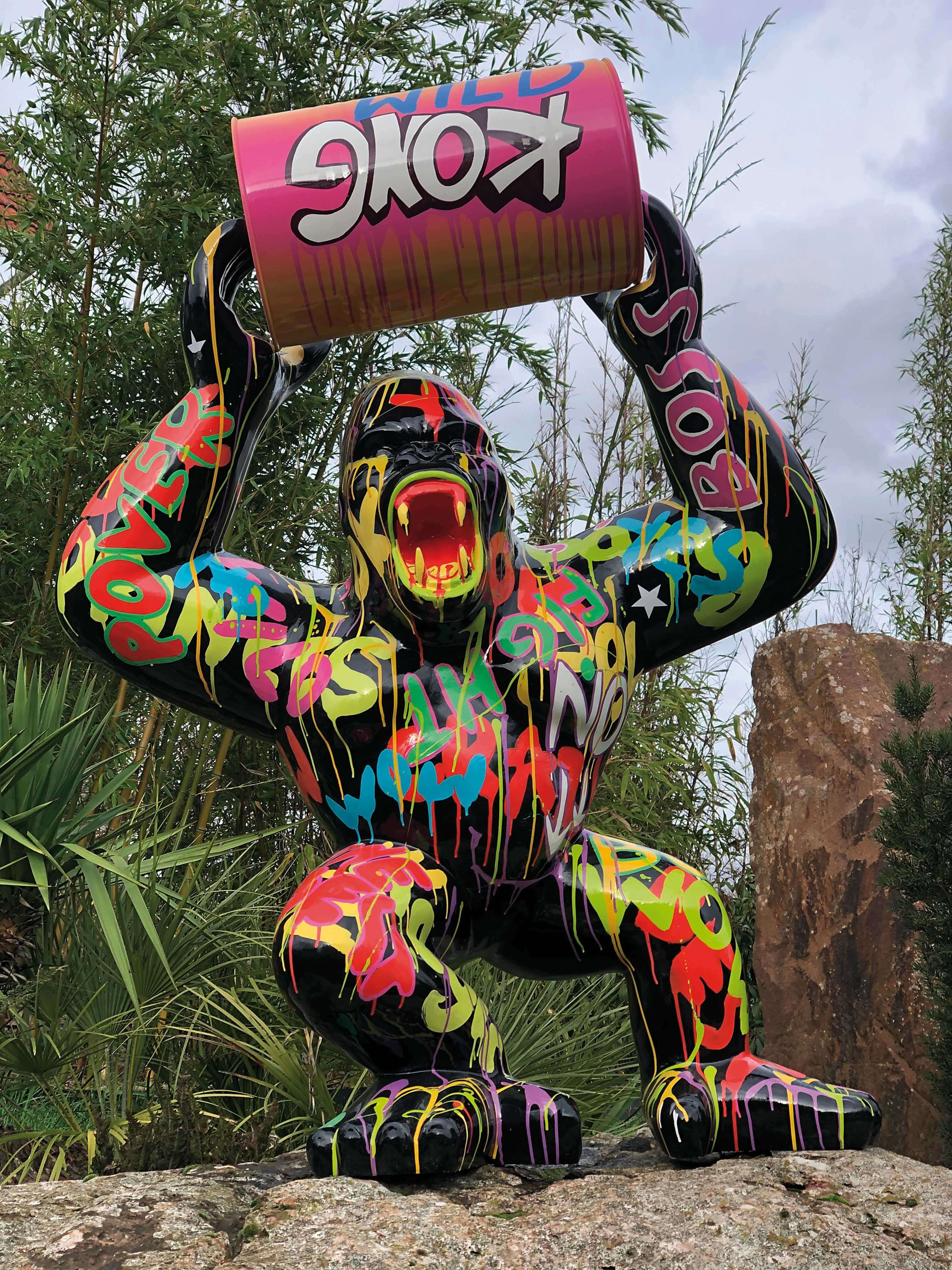 Kong, le Gorille XL Graffiti avec un fût en métal.